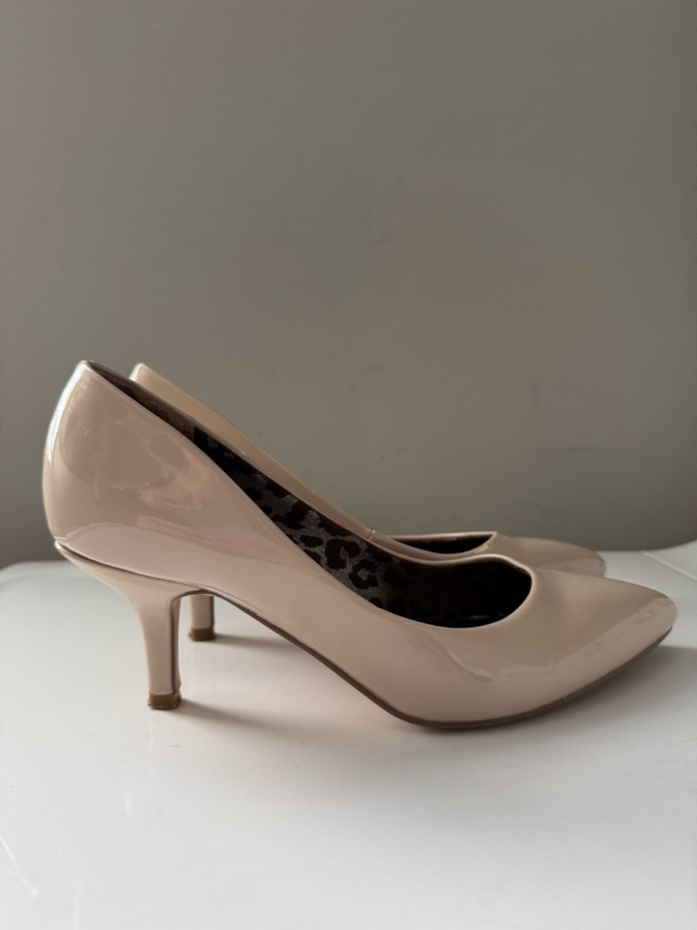 Guess Women's Nude Patent Pointed-Toe Heels 6.5